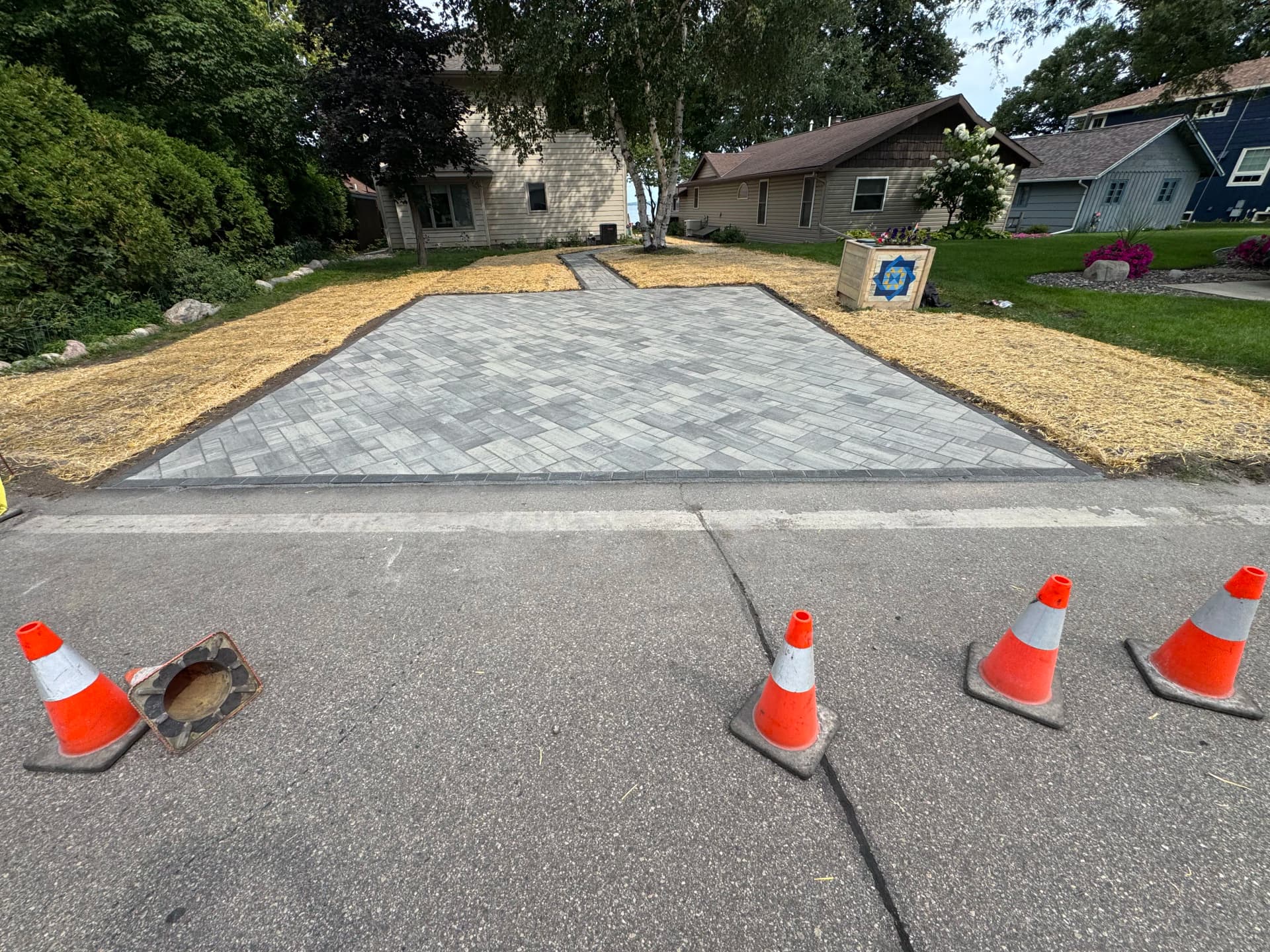 Gallery photos for Paver Driveway and Sidewalk Install at Green Lake: Image #5